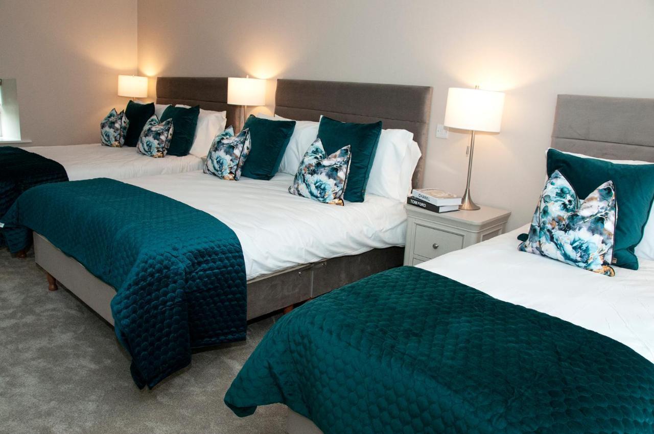 The Dolphin Hotel Crossmolina エクステリア 写真