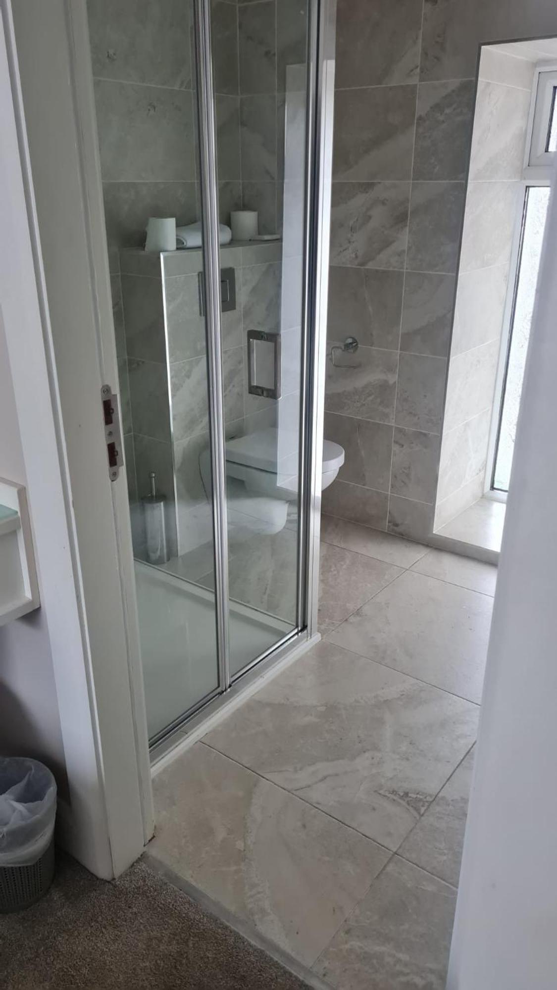 The Dolphin Hotel Crossmolina エクステリア 写真